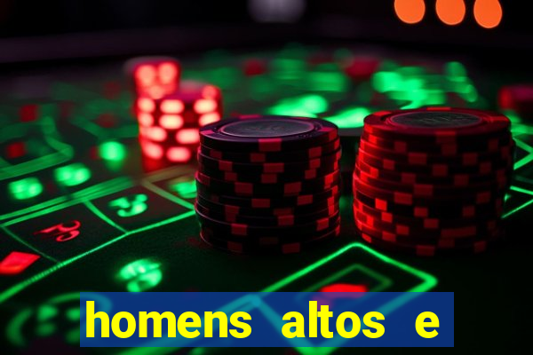 homens altos e sarados pelados